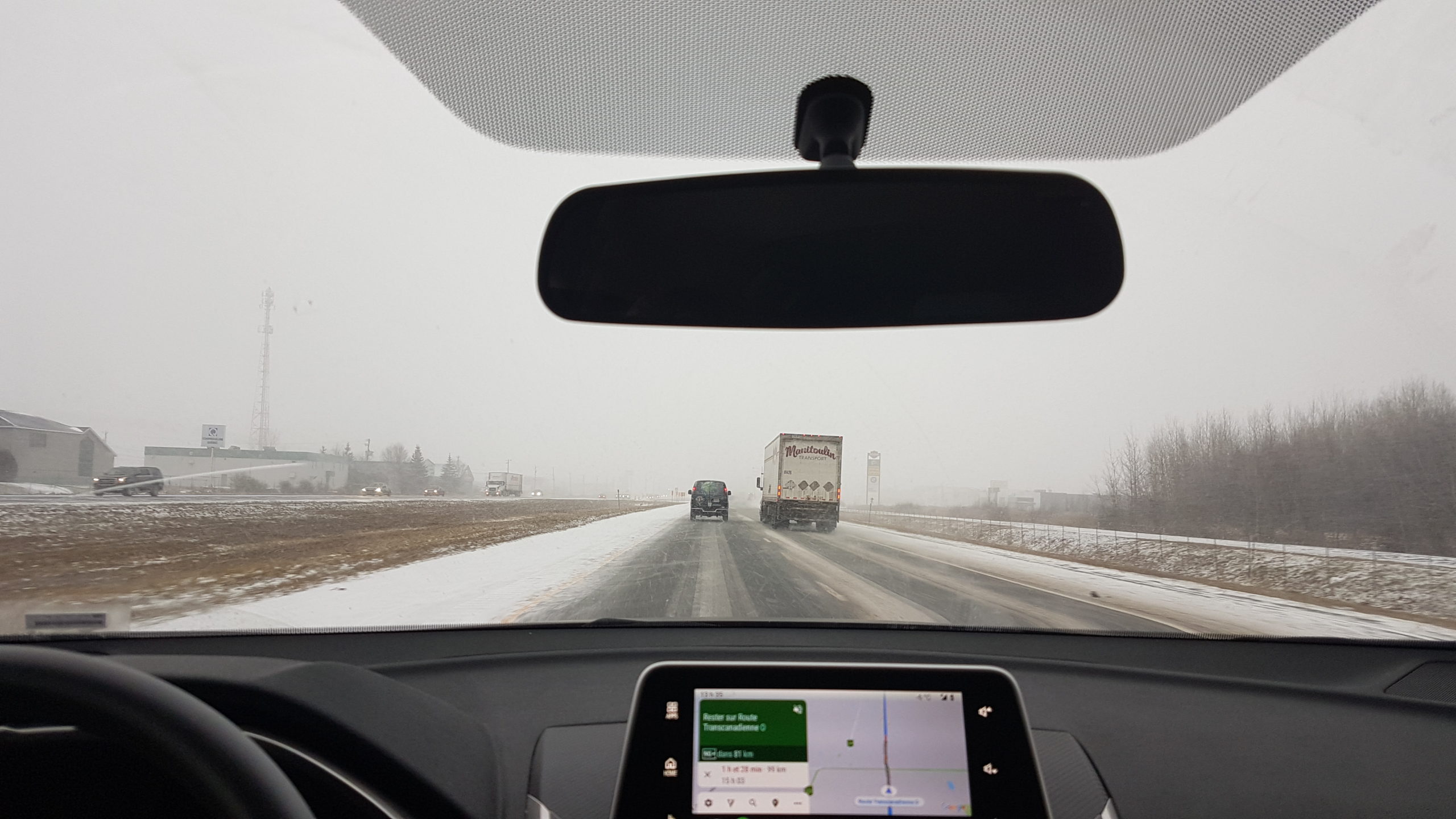 Sur la route entre Québec et Montréal....il commence à neiger !