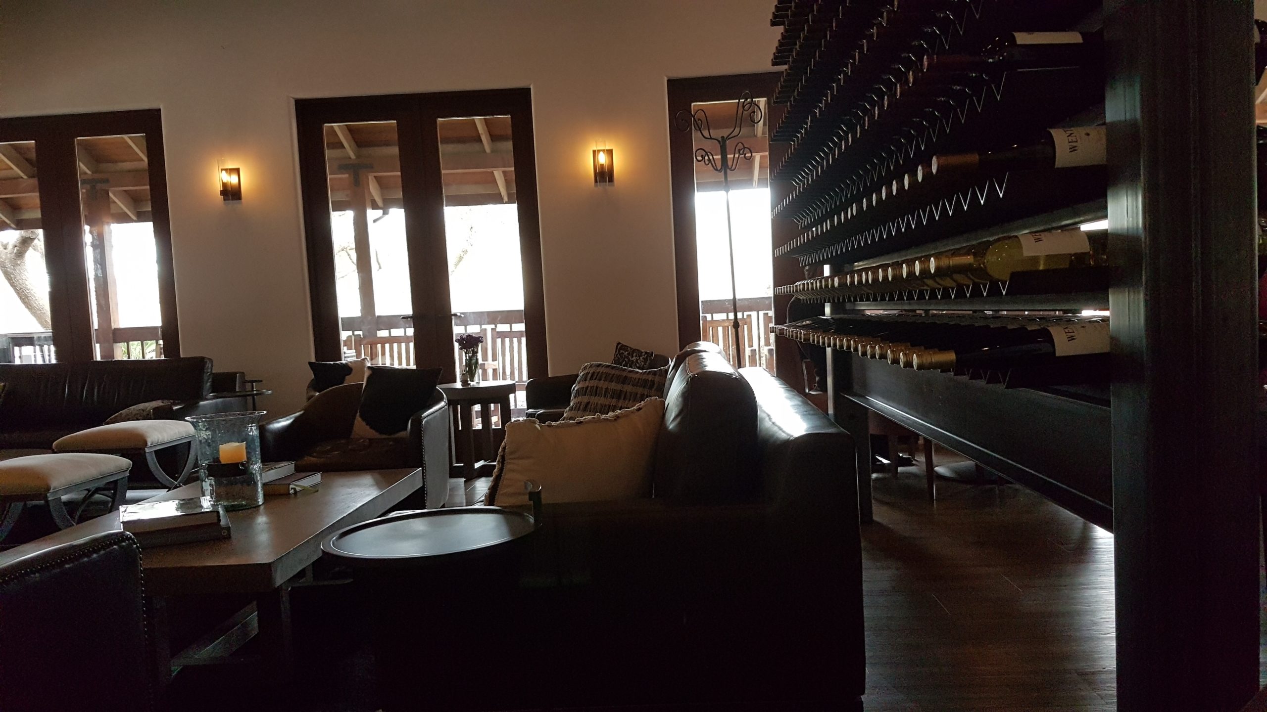Wente winery Livermore Californie Le coin salon où l'on peut déguster les planches apéro.