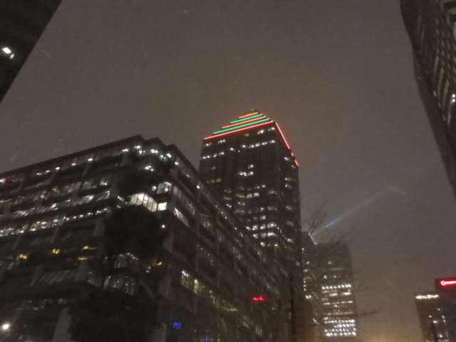 Montréal de nuit sous la neige, buildings.