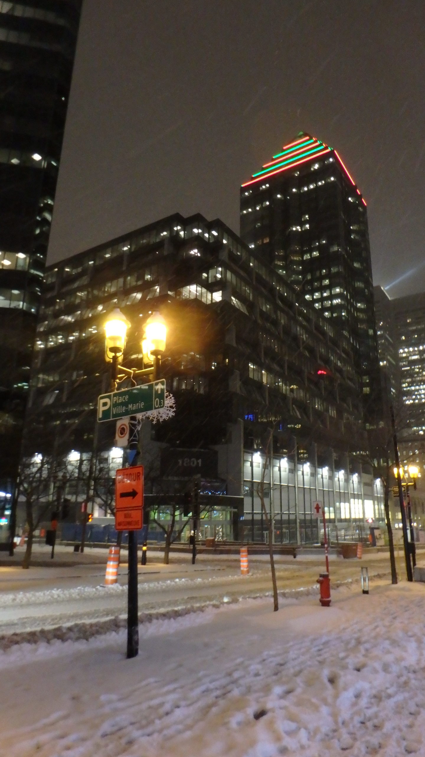 Grattes-ciel décorés Montréal